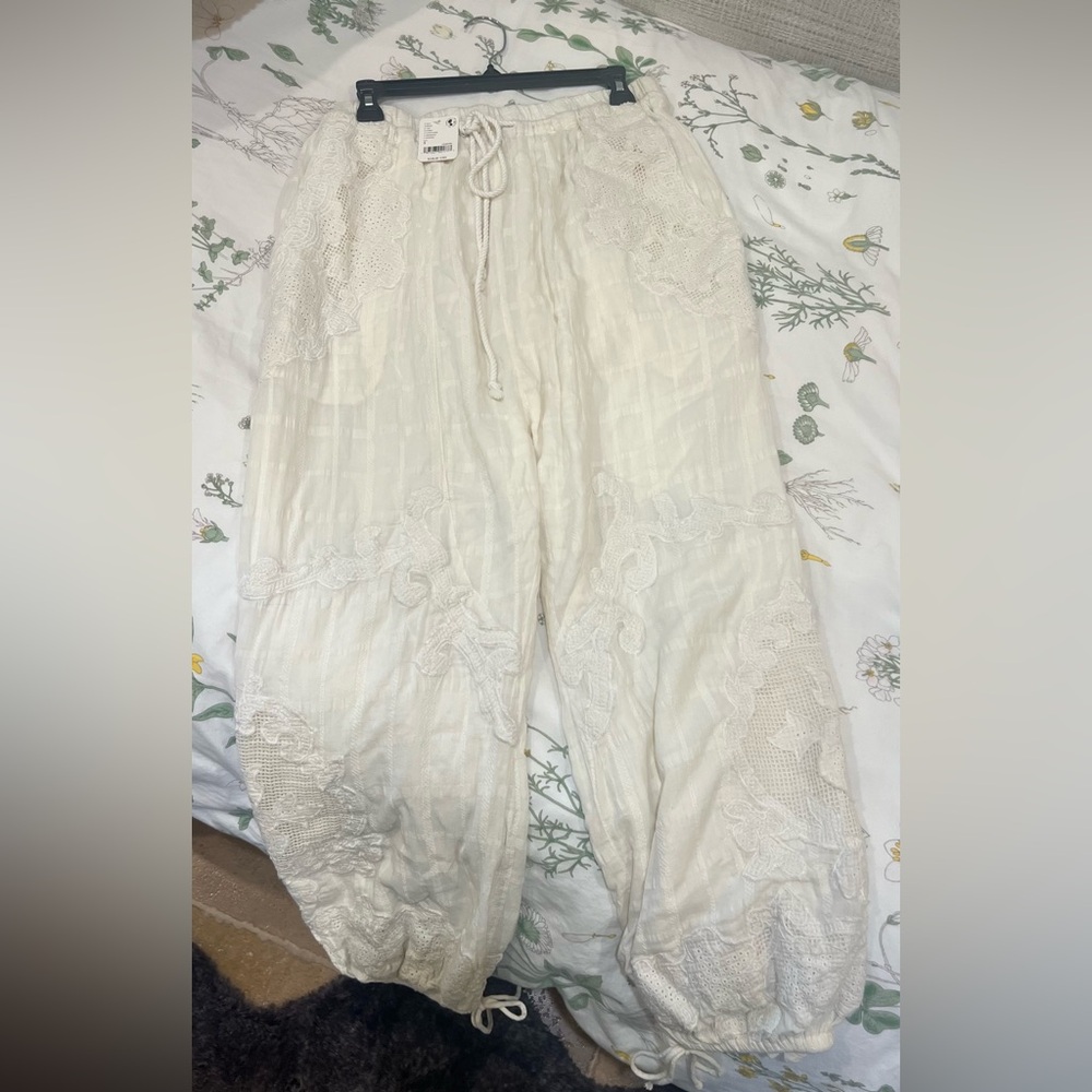 Free people white ivory pants *Aladdin style pants*